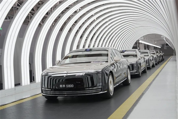 19天大定破5000台 尊界S800批量投产:国产百万豪车交付近了
